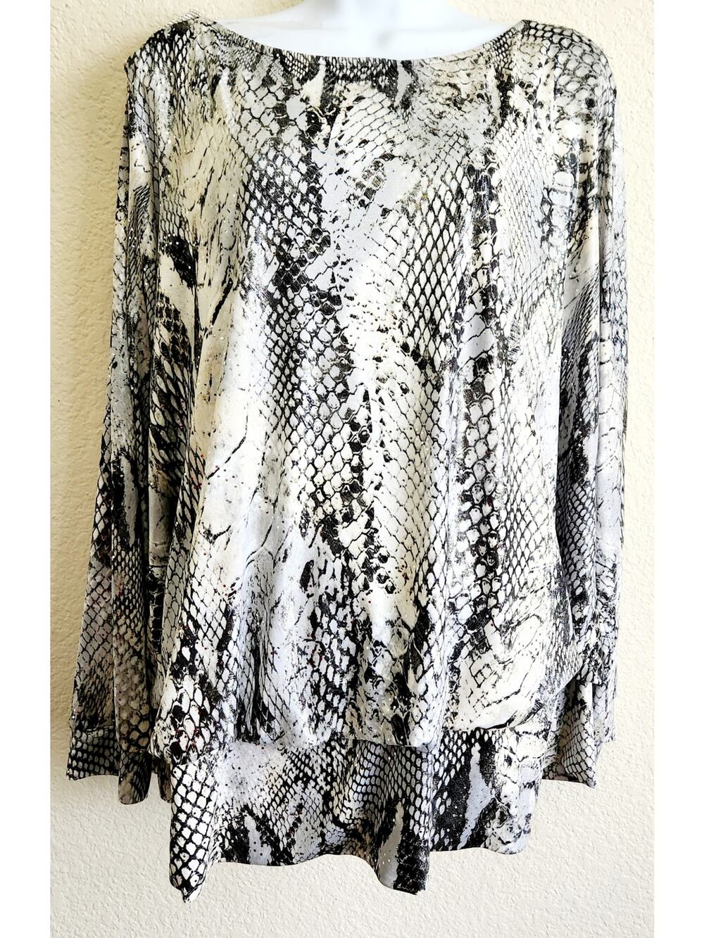 S Levine Black Gray Animal Print Sequin & Rhinestone Top 3X Plus Cold Shoulder